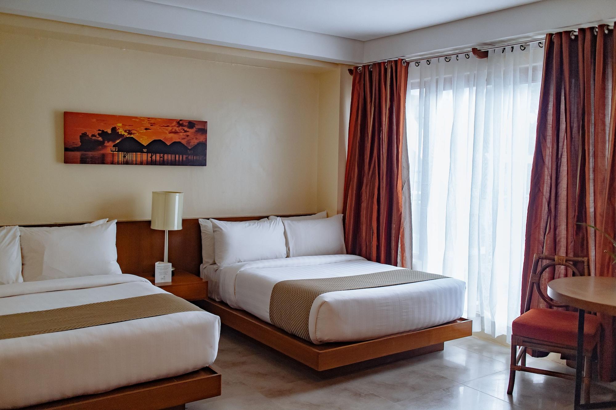 Crown Regency Beach Resort Manoc-Manoc Exterior foto
