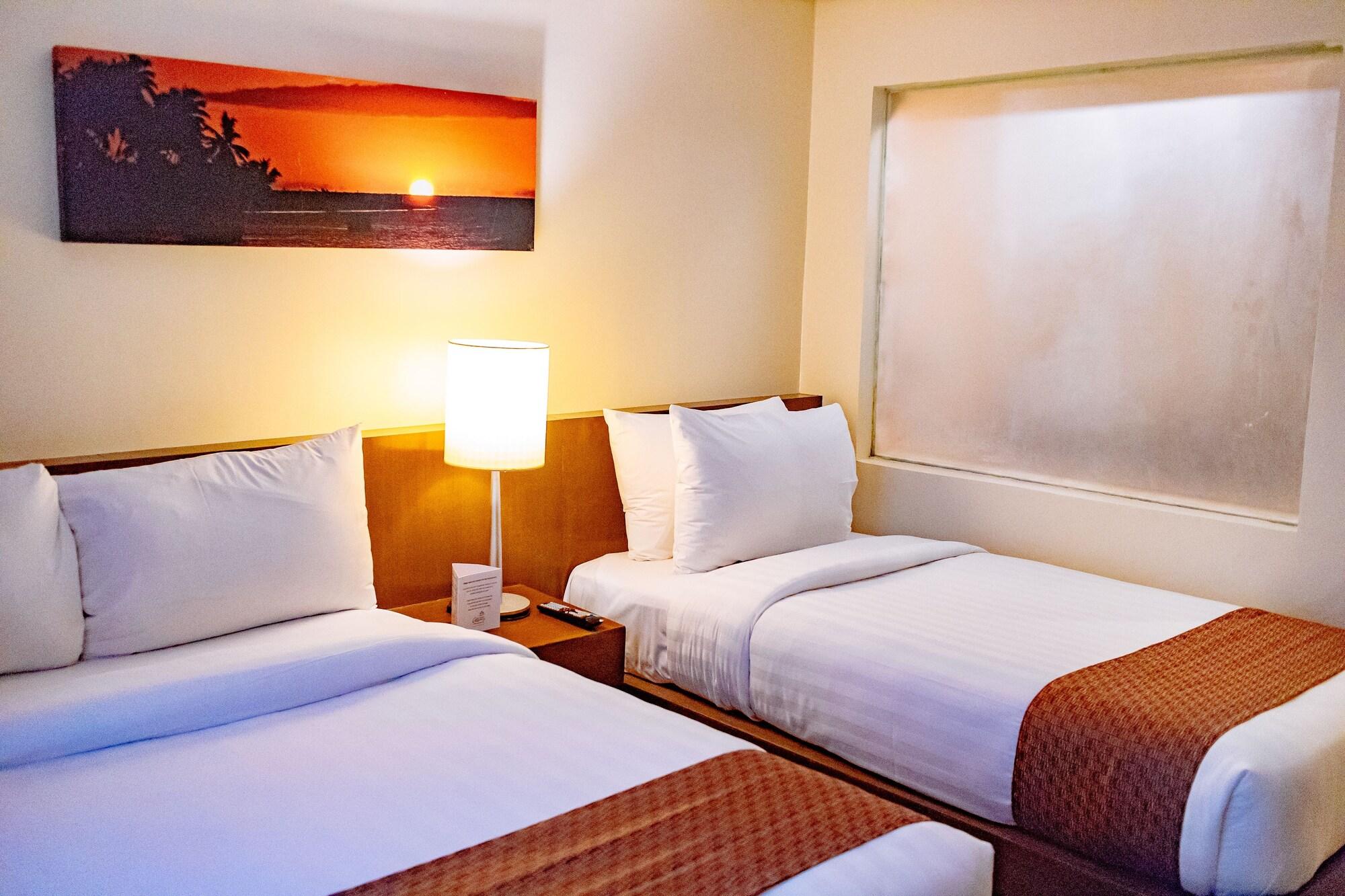 Crown Regency Beach Resort Manoc-Manoc Exterior foto