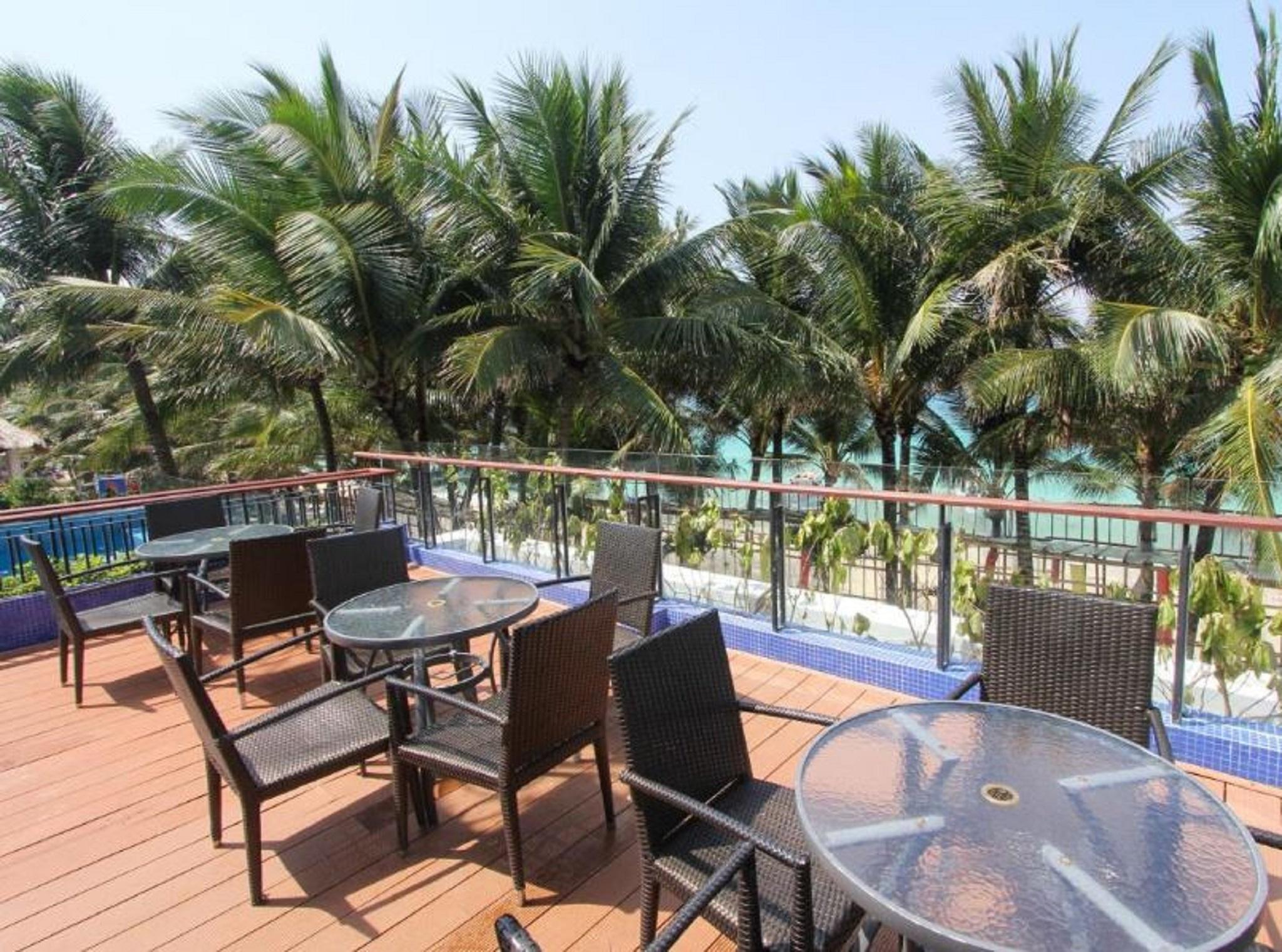 Crown Regency Beach Resort Manoc-Manoc Exterior foto