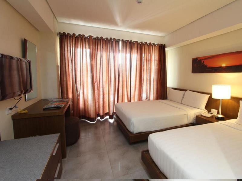 Crown Regency Beach Resort Manoc-Manoc Exterior foto