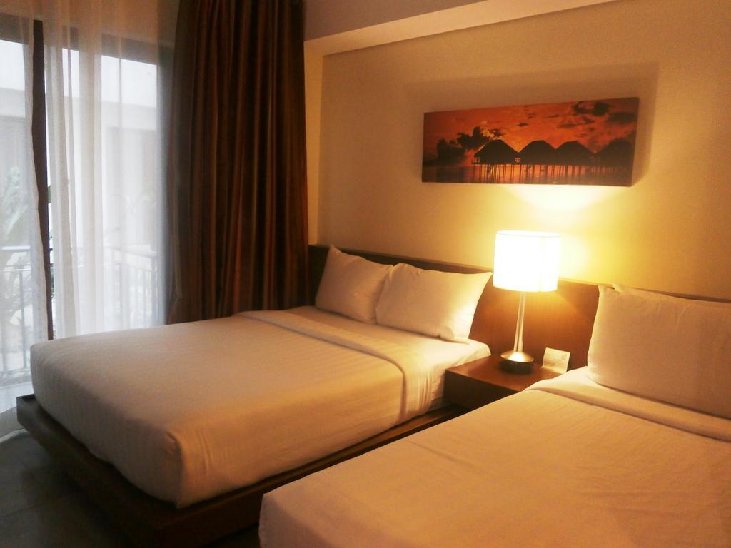 Crown Regency Beach Resort Manoc-Manoc Exterior foto