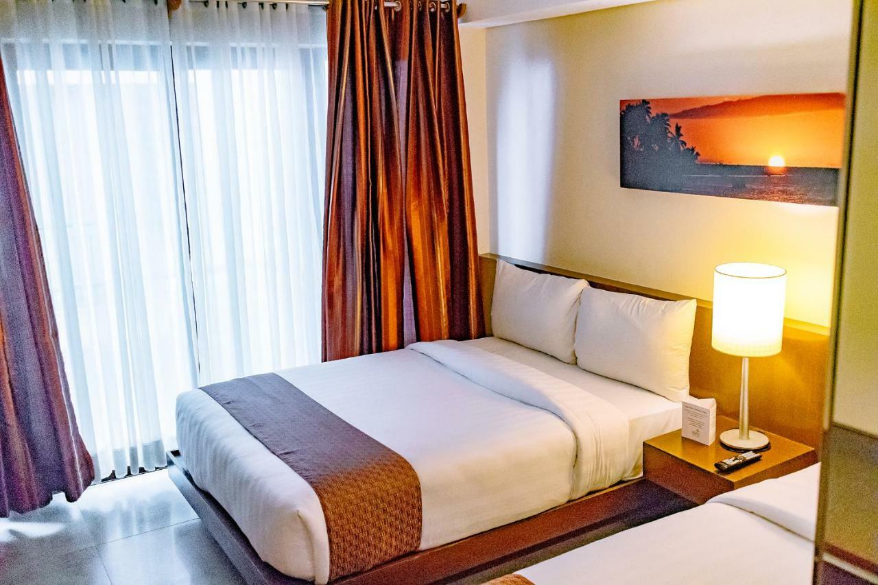 Crown Regency Beach Resort Manoc-Manoc Exterior foto