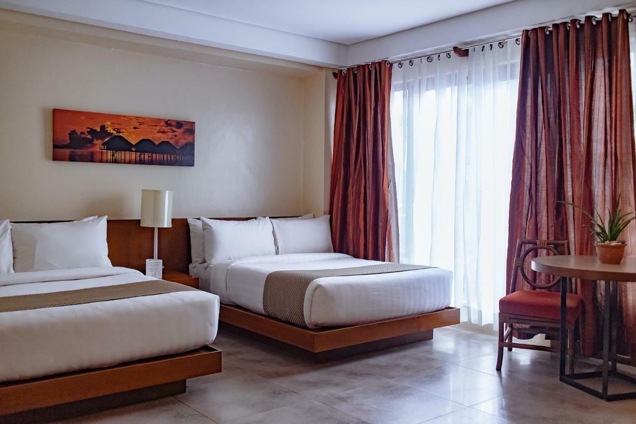 Crown Regency Beach Resort Manoc-Manoc Exterior foto